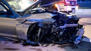 In diesem PS-starken Wagen überstanden zwei 19-Jährige aus der Schweiz bei Dornstadt einen Unfall leicht verletzt. Zurück blieb ein Trümmerfeld auf der A8.