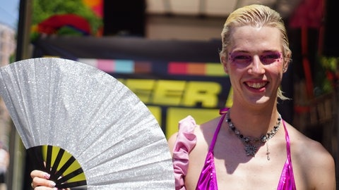 Tausende feiern CSD in der Freiburger Innenstadt