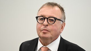 Ex-Landrat Jürgen Pföhler wurde die Pension gekürzt. Grund sind mutmaßliche Fehler bei der Flutkatastrophe im Ahrtal. 