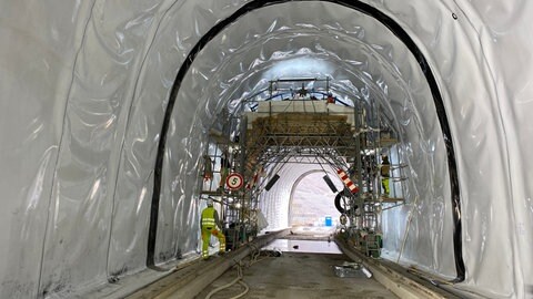 Die Deutsche Bahn bereitet fünf Tunnel zwischen Rech und Altenahr für die Elektrifizierung vor.
