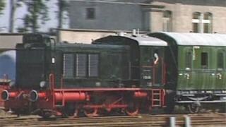 Im Pendelverkehr unterwegs für die Geburtstagsgäste: Diesellok V 36 406