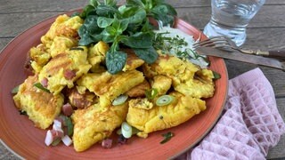 Kartoffel-Kratzete mit Kressequark und Feldsalat