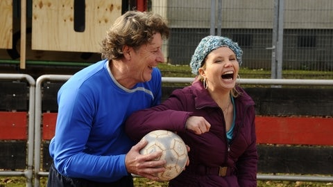 Annette Frier und Toni Schumacher in einer Szene von „Danni Lowinski“
