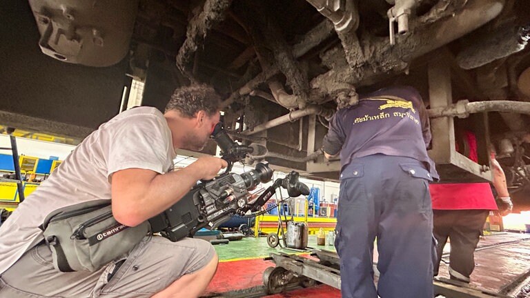Immer wieder geht etwas kaputt. Die Ersatzteile für die einst in Japan gebauten Triebwagen kommen aus England und Deutschland.