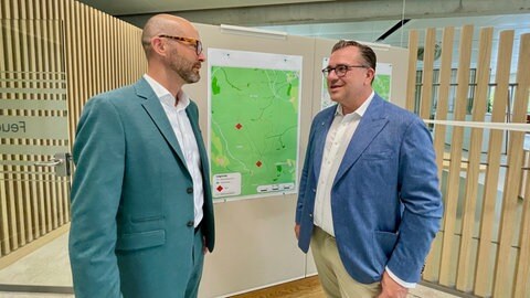 Alexander Stöckle (links) und Nicolas Christoph von Koehler setzen auf Windkraft auf der Schwend.