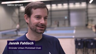 Jannik Fahlisch hat eine Pickleball Halle in Heidelberg eröffnet und glaubt, dass sich der Sport in Deutschland weiter ausbreiten wird.