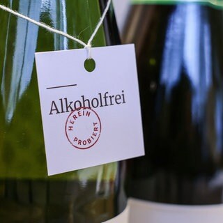Den Trend zum alkoholfreien Wein haben auch Winzer an der Mosel erkannt. 24 Betriebe haben gemeinsam einen entalkoholisierten Riesling produzieren lassen.