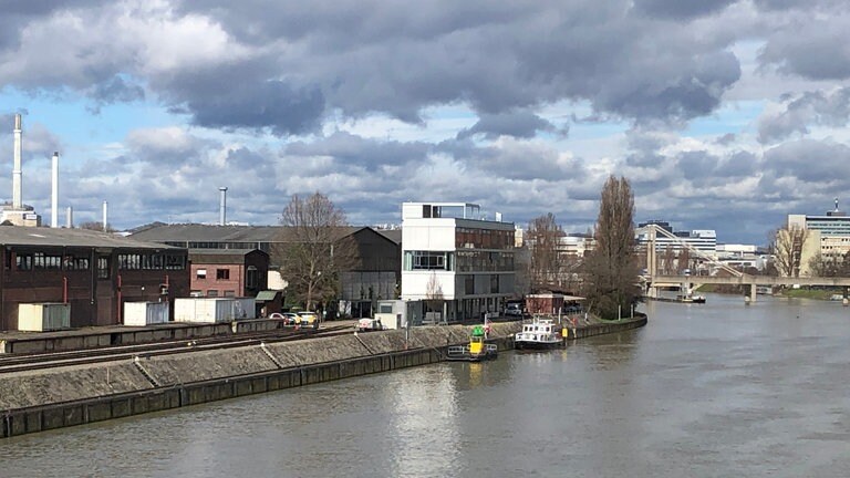 Hafen Stuttgart. Im Vordergrund der Sitz des Geschäftsführers des Stuttgarter Hafens Carsten Strähle.