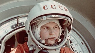 Die sowjetische Kosmonautin Walentina Tereschkowa. Sie war 1963 die erste Frau im Weltraum (Szene aus der Dokumentation "Sowjets im Weltraum")