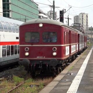 Museumszug Roter Heuler im Hauptbahnhof Stuttgart