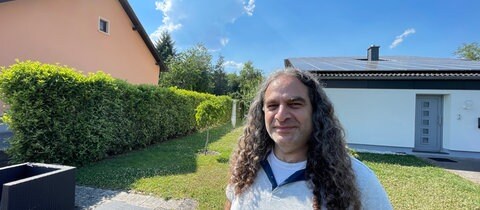 Die Solaranlagen auf dem Dach von Turgut Aktas produzieren zwar Strom. Der Wittlicher sieht davon aber derzeit keinen Cent. 