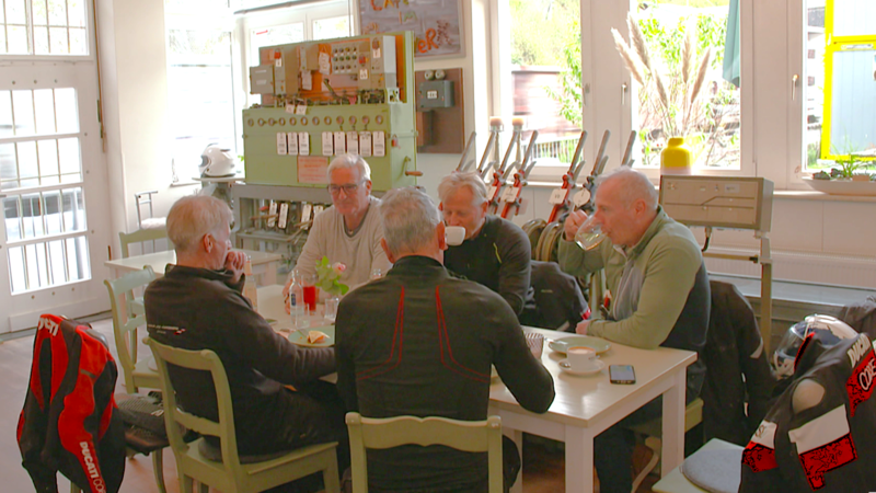 Café "Stellwerk" im historischen Bahnhof