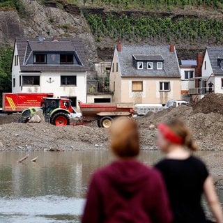 Nach dem Jahrhunderthochwasser in der Eifel durch heftige Regenfälle und Dauerregen mit Überschwemmungen und Überflutungen haben die Aufräumarbeiten im Ahrtal große Fortschritte gemacht.