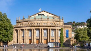 Opernhaus Stuttgart mit Eckensee