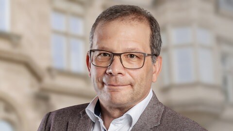 Ralf Schmorleiz ist Lehrender an der Hochschule für öffentliche Verwalltung in Mayen