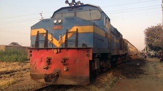 GE 'Jumbo ' im Bahnhof von Dodoma