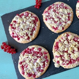 Johannisbeer-Streusel-Taler