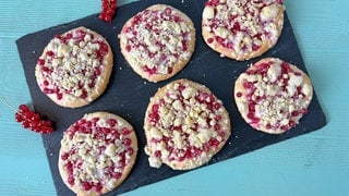 Johannisbeer-Streusel-Taler