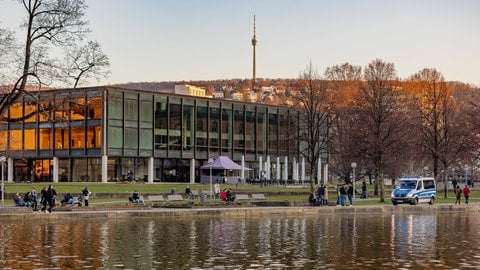 Der Landtag von Baden-Württemberg von außen: Im BW-Trend wurde die Beliebtheit der Parteien abgefragt kurz vor der Landtagwahl im März 2026