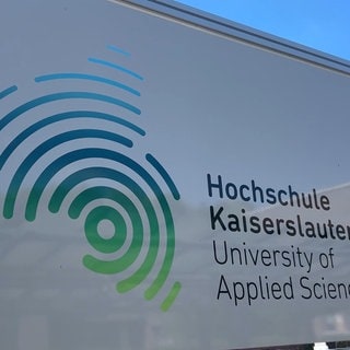 An der Hochschule Kaiserslautern gibt es ein neues, modernes Laborgebäude.