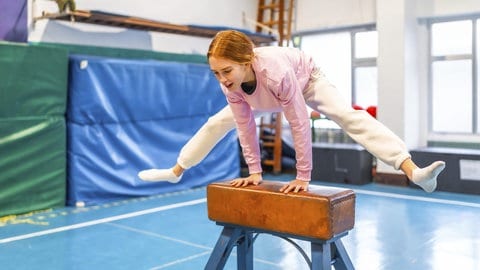 Mit einem radikal neuen Konzept will ein Gymnasium in Mainz-Mombach Leichtigkeit in den Schulalltag bringen. (Symbolbild)