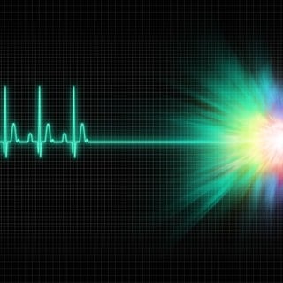Ein EKG mit einem großen Licht am Ende der Linie. Symbolbild für eine Nahtoderfahrung.