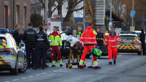 Spezialkräfte haben den 57-jährigen Mainzer aus seiner Wohnung herausgeholt und ihn in Gewahrsam genommen. Dabei wurde er leicht verletzt. 