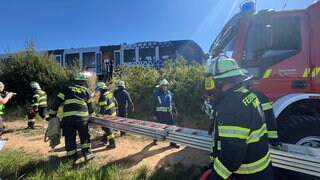 In Mainz übten Freiwillige Feuerwehren den Ernstfall: Ein Großbrand in einem Zug.