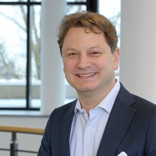 Prof. Dr. Michel Clement, er ist Professor für Marketing & Media an der Universität Hamburg.