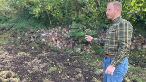 Auch CDU-Stadtratsmitglied Frederik Grüneberg hat Probleme mit Wildschweinen, die ihm den Garten umgraben.