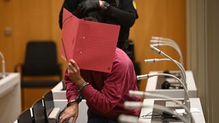 Der Angeklagte Sulaiman A. am ersten Prozesstag in Stuttgart