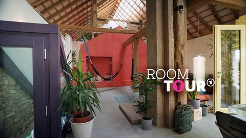 Room Tour Logo in roter Scheune