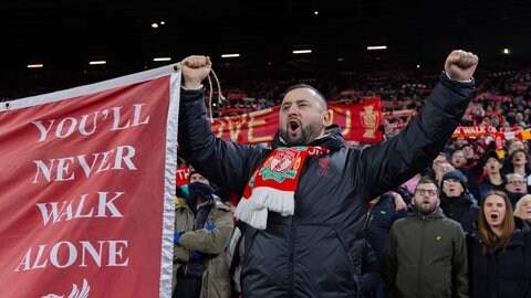 Liverpool-Fan am Singen