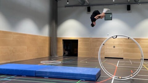 In Bodenheim trainiert der 15-jähriger Rhönrad-Turner Hendrik Oer.