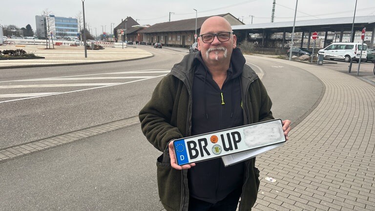 Die BR-Kennzeichen werden siet Montag ausgegeben.