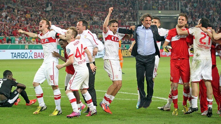 Der VfB feiert ausgiebig nach dem Einzug ins DFB-Pokalfinale