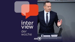 Volker Wissing (parteilos), Bundesminister für Digitales und Verkehr, spricht in der Plenarsitzung im Deutschen Bundestag. 