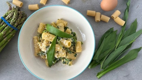 Rigatoni mit grünem Spargel und Bärlauch