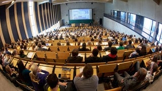 Studierende in einem Hörsaal der Uni Koblenz-Landau