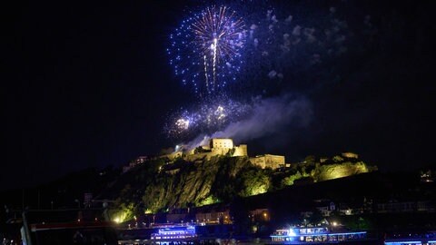 Das Höhenfeuerwerk über der Festung Ehrenbreitstein ist das Highlight von Rhein in Flammen in Koblenz.