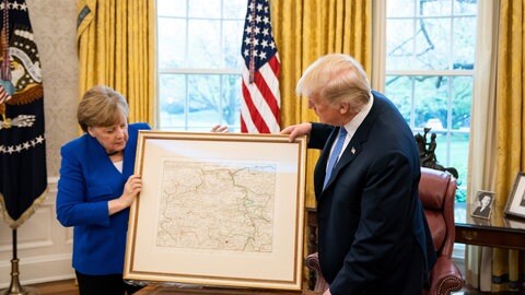 Kanzlerin Merkel mit US-Präsident Trump bei seiner ersten Amtszeit im Oval Office