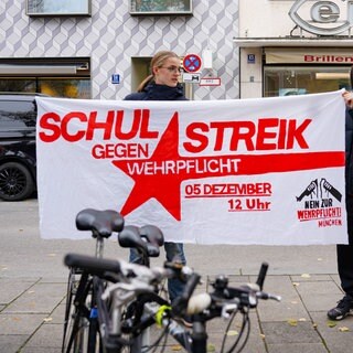 Schulstreiks: In mehreren Städten bundesweit, auch in RLP,  protestieren Jugendliche am Freitag gegen das neue Wehrdienst-Gesetz.