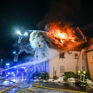 Wohnhausbrand in Waldstetten-Wißgoldingen. Bei einem Wohnhausbrand in Waldstetten-Wißgoldingen kam eine 84-jährige Frau ums Leben. Laut Polizei wollte sie den Brand selbst löschen.