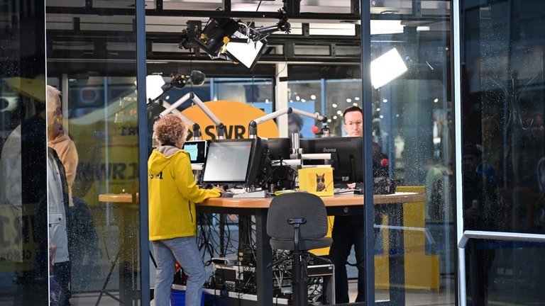 Ein Blick ins Gläserne Studio auf dem Zentralplatz in Koblenz.