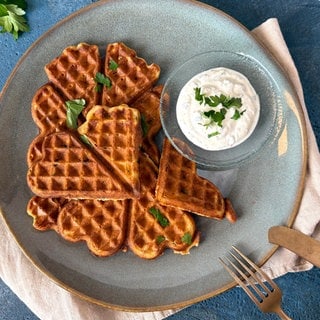 Käsewaffeln mit Kräuterdip