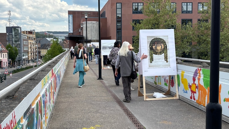 Kunst auf der Brücke an Theater in Kaiserslautern
