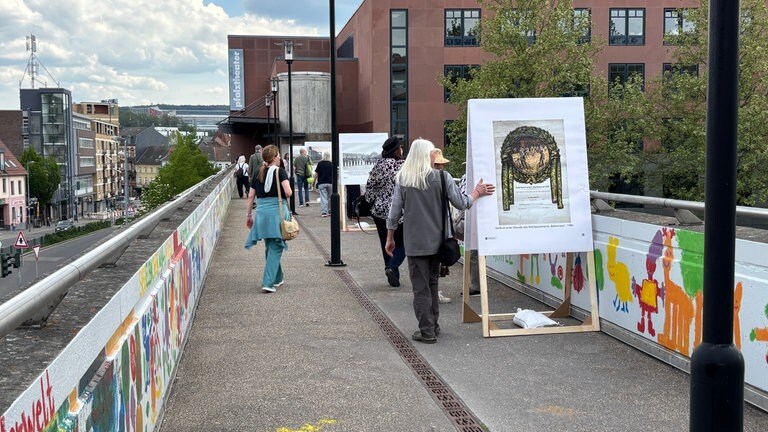 Kunst auf der Brücke an Theater in Kaiserslautern