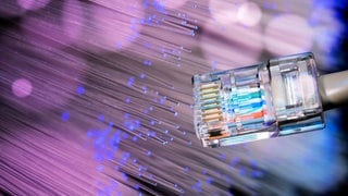 Wann ein Glasfaseranschluss sinnvoll ist: Ein Glasfaseranschluss sorgt für Highspeed-Internet.
