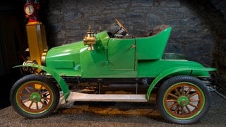 Grünes Automobil von NSU aus dem Jahr 1914
