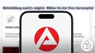 Der Sozial·staat soll besser, gerechter, einfacher und digitaler werden. Das planen die Bundes·regierung, die Länder und Kommunen. Das Beispiel·bild zeigt ein Handy mit der Jobcenter-App. Rechts das SWR Logo für Leichte Sprache. 